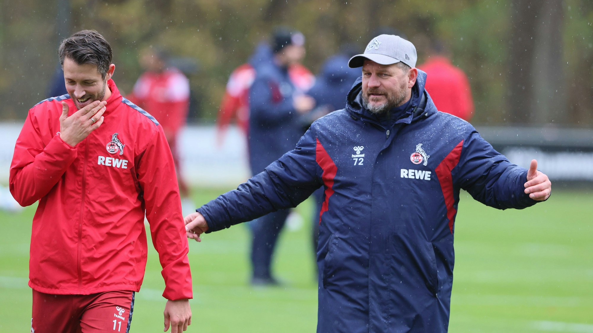 FC-Trainer Steffen Baumgart (r.) gemeinsam mit seinem Stürmer Mark Uth im Training.