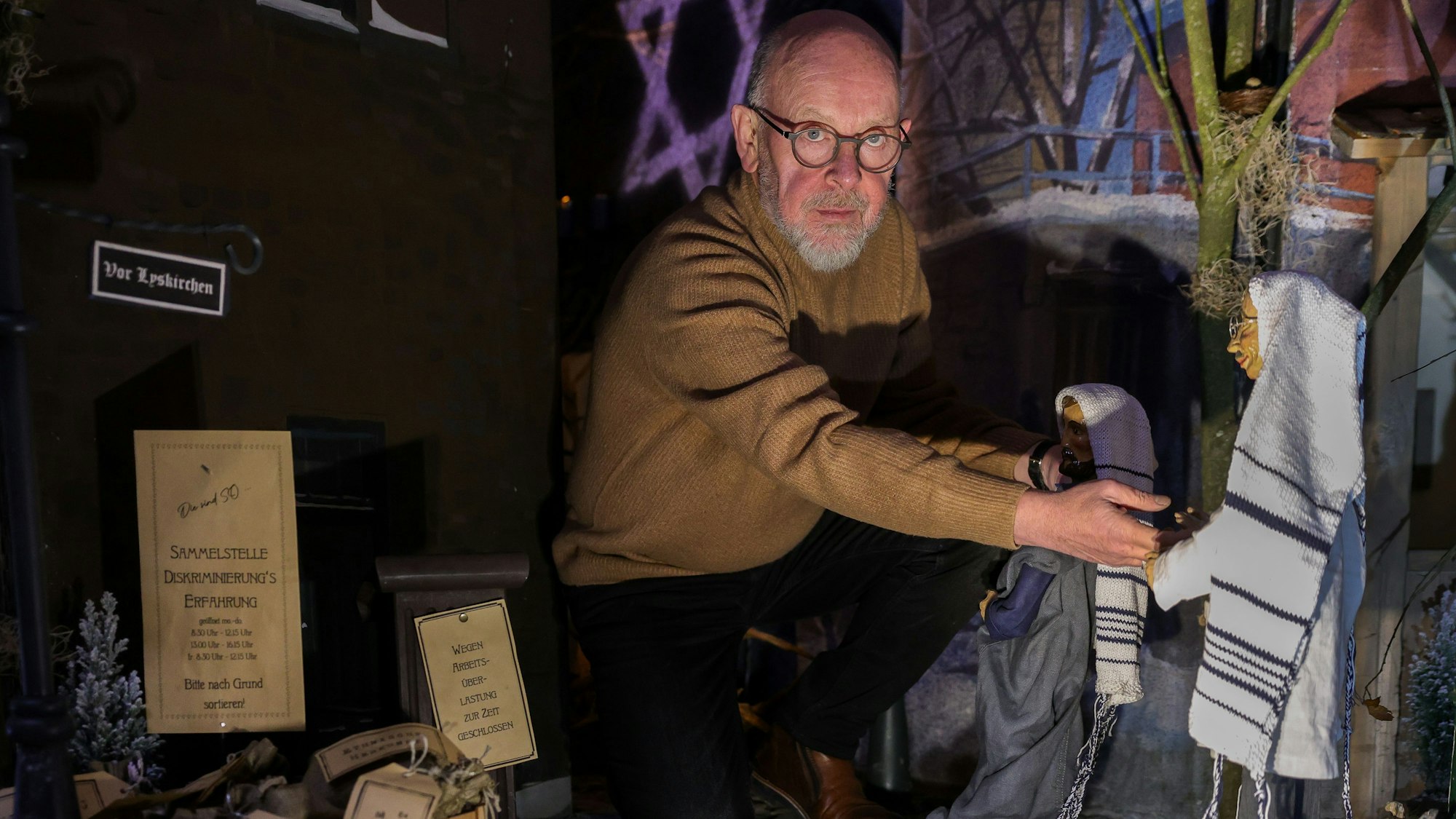 Die Milieu-Krippe in der Kirche St. Maria in Lyskirchen.
Im Bild Benjamin Marx.