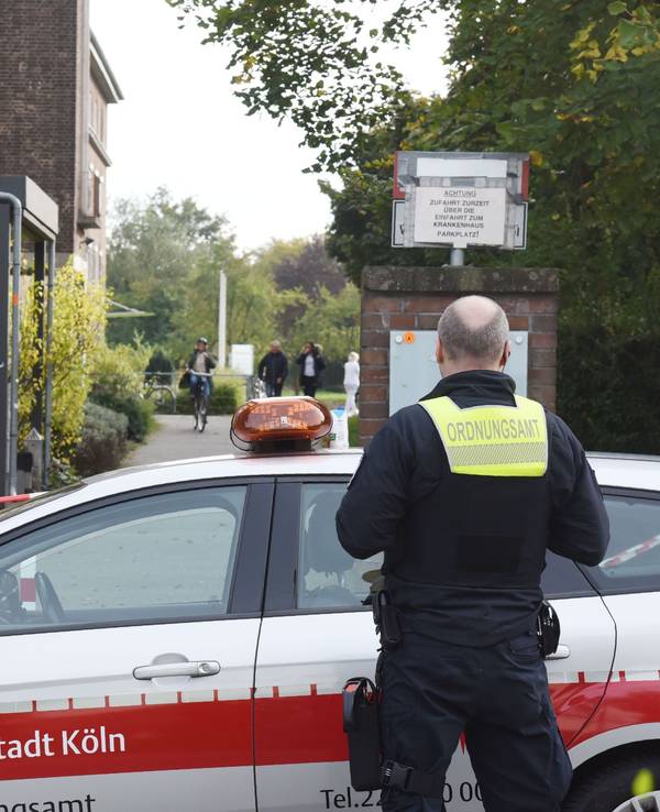 Bombenfund auf der Werthmannstraße in Köln Lindenthal.