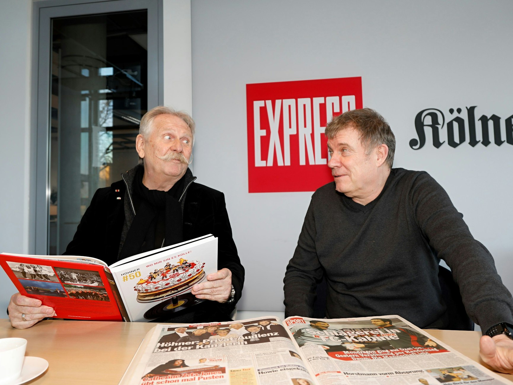 Henning Krautmacher liest in der EXPRESS-Redaktion.