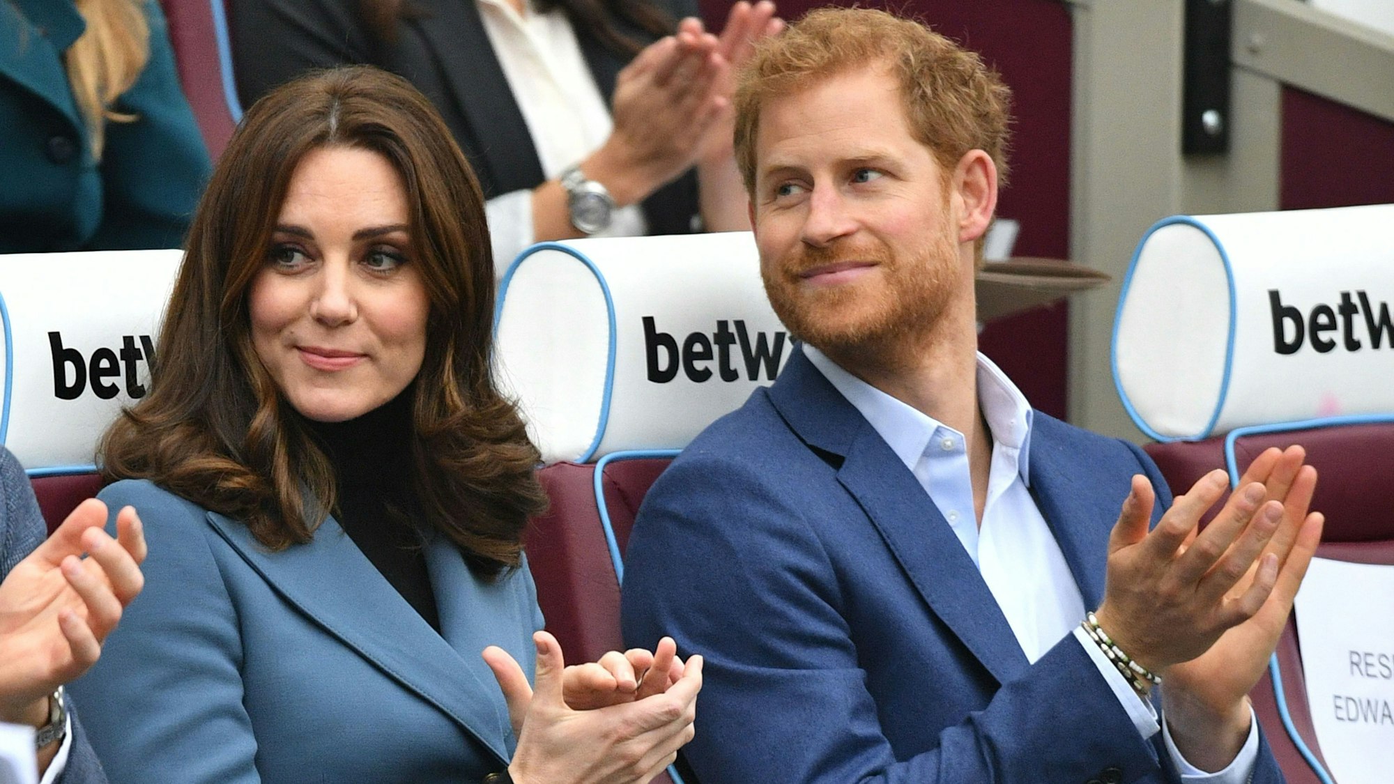 Kate und Harry waren einst enge Freunde - jetzt will der Prinz eine Versöhnung. Der steht Bruder William aber im Weg.