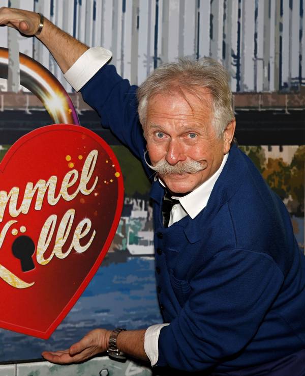 Henning Krautmacher in der Kulisse von Himmel und Kölle.