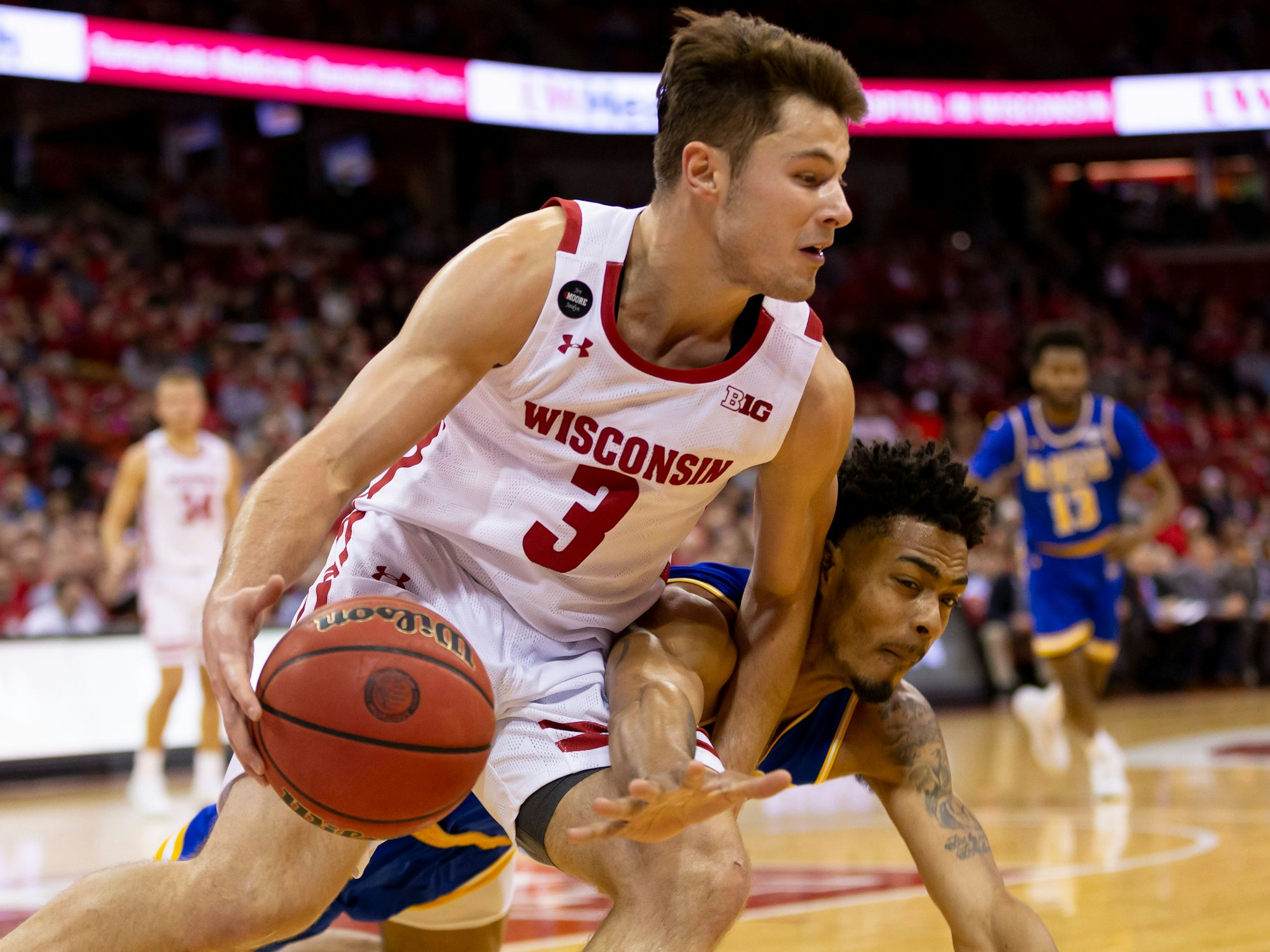 Walt McGrory führt den Ball.