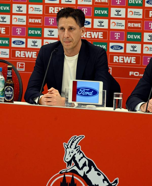 Christian Keller, Geschäftsführer 1. FC Köln, spricht zu den Medienvertretern.