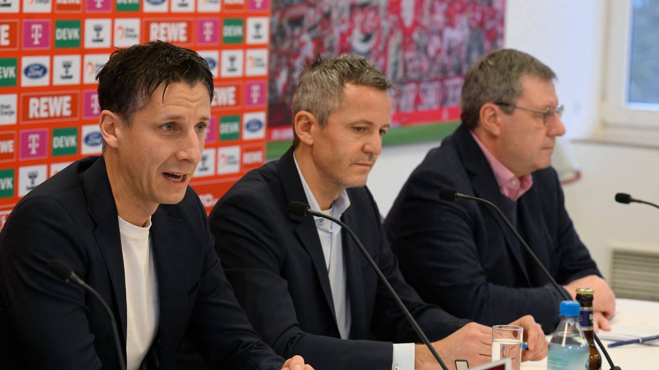 Christian Keller (l-), Geschäftsführer 1. FC Köln, Kaufmännischer Geschäftsführer 1. FC Köln, und Werner Wolf, Präsident 1. FC Köln, sprechen zu den Medienvertretern. Nach der Entlassung von Trainer Baumgart wurde am gestrigen Donnerstag auch die Transfersperre für den Fußball-Bundesligisten vom Internationale Sportgerichtshof Cas bestätigt.