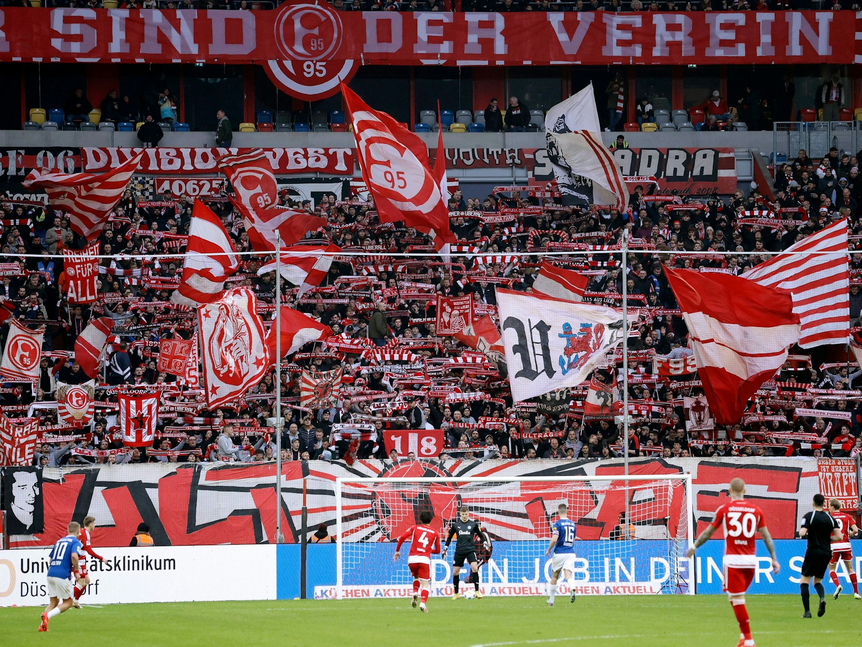 Fans von Fortuna Düsseldorf.