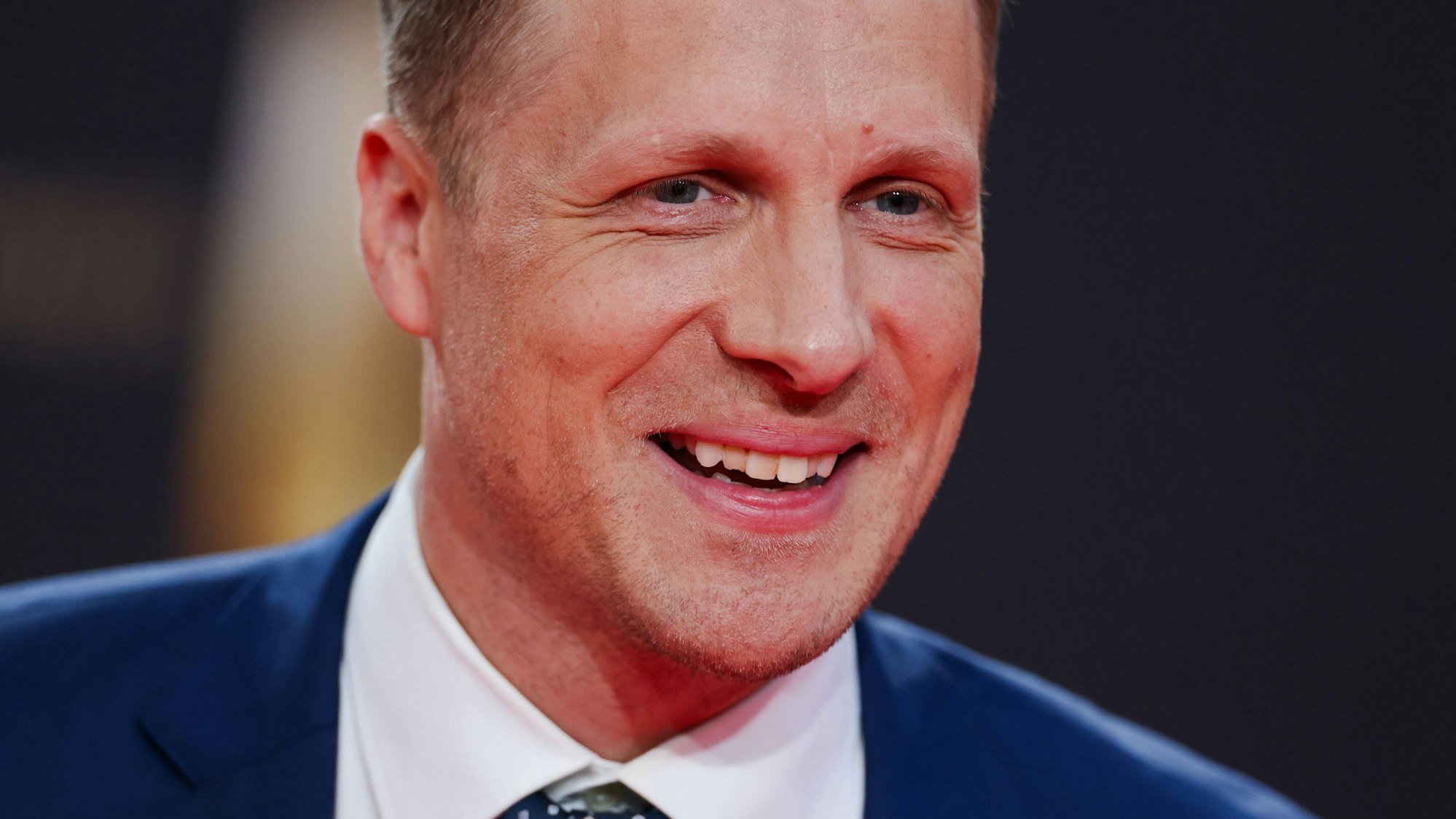 Moderator Oliver Pocher kommt zur Verleihung der Deutschen Fernsehpreise 2023 ins Coloneum.