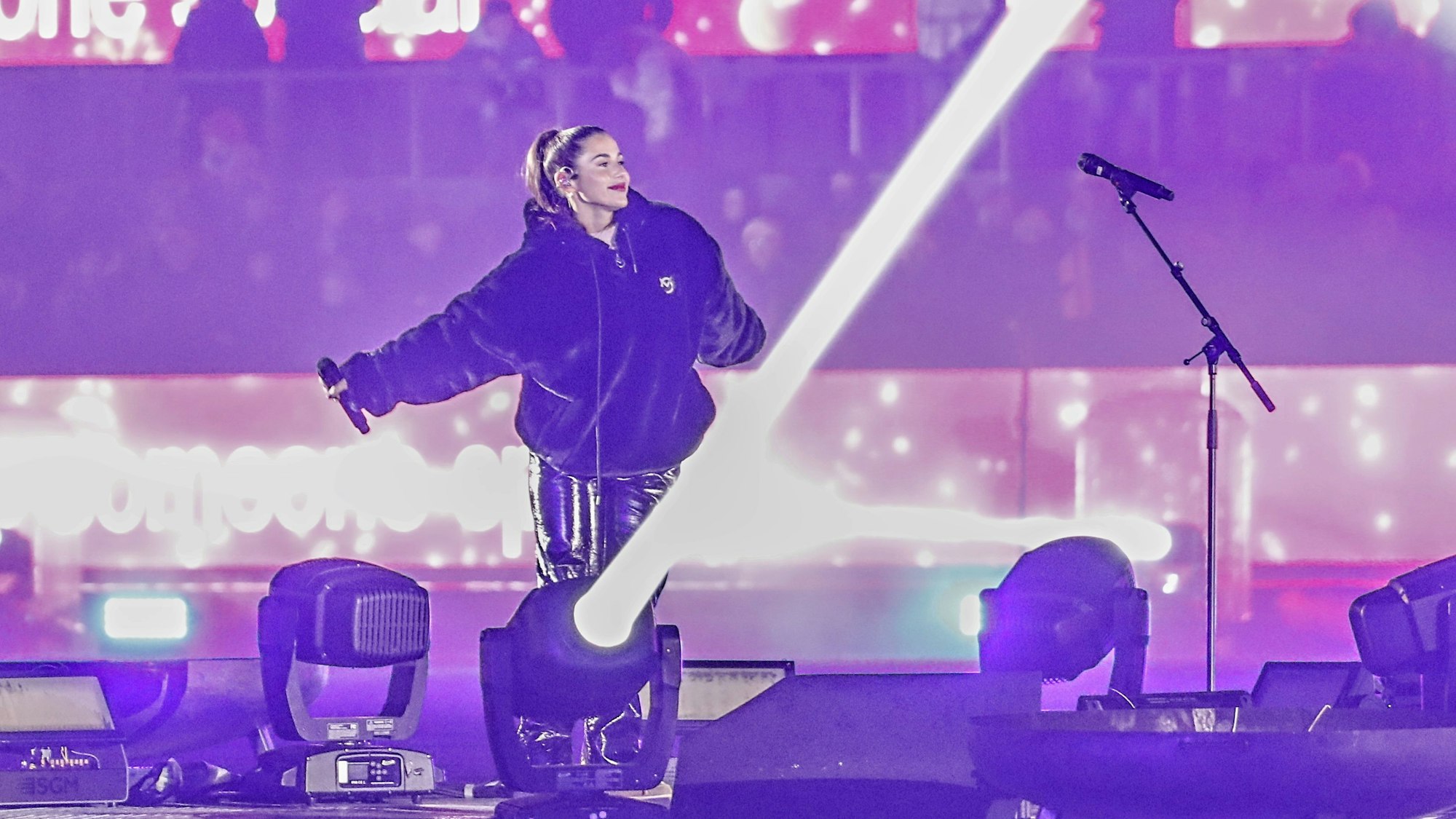 Sarah Engels im Stadion.