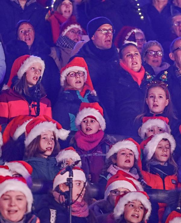 Chor beim Weihnachtssingen.