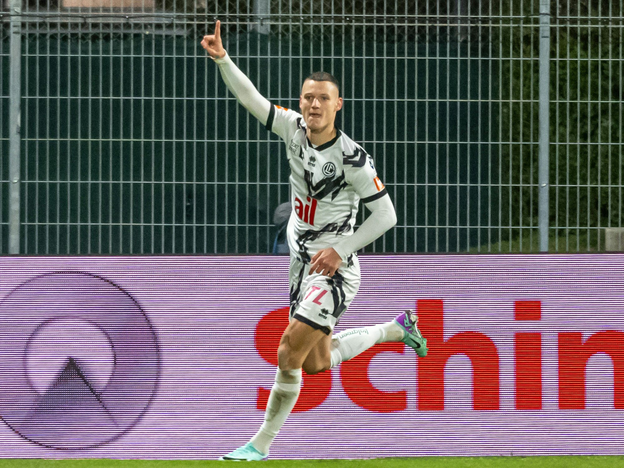 Der Slowene Zan Celar (FC Lugano) jubelt.