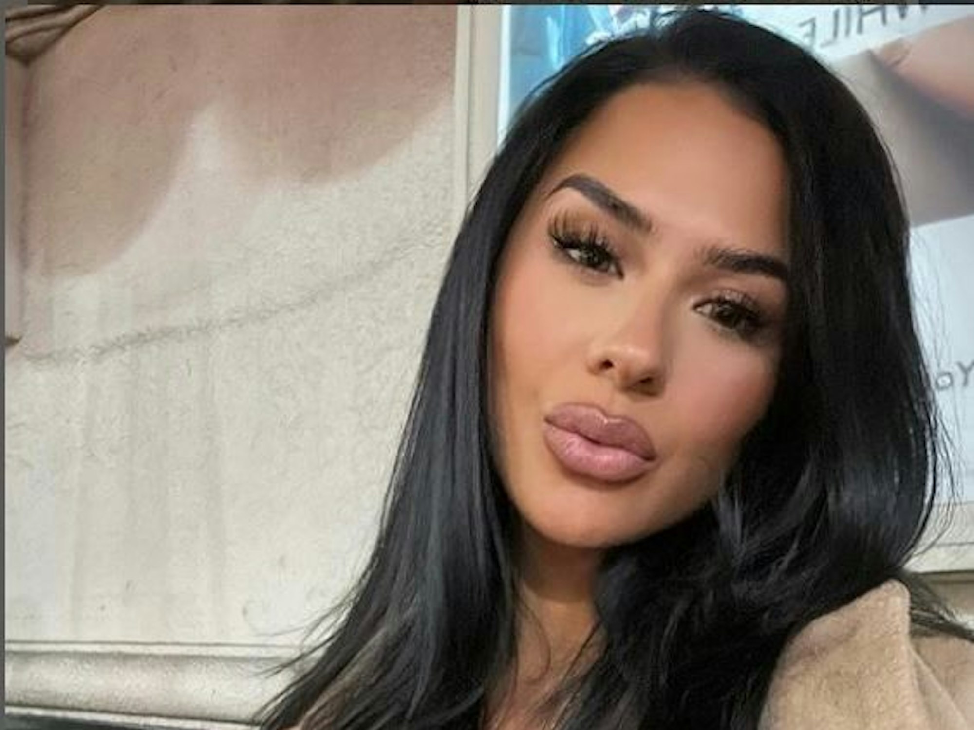 Das Foto zeigt die Influencerin Theresa Cachuela. Sie hat es am 8. November 2022 bei Instagram veröffentlicht. Quelle: Instagram / _bontiti_