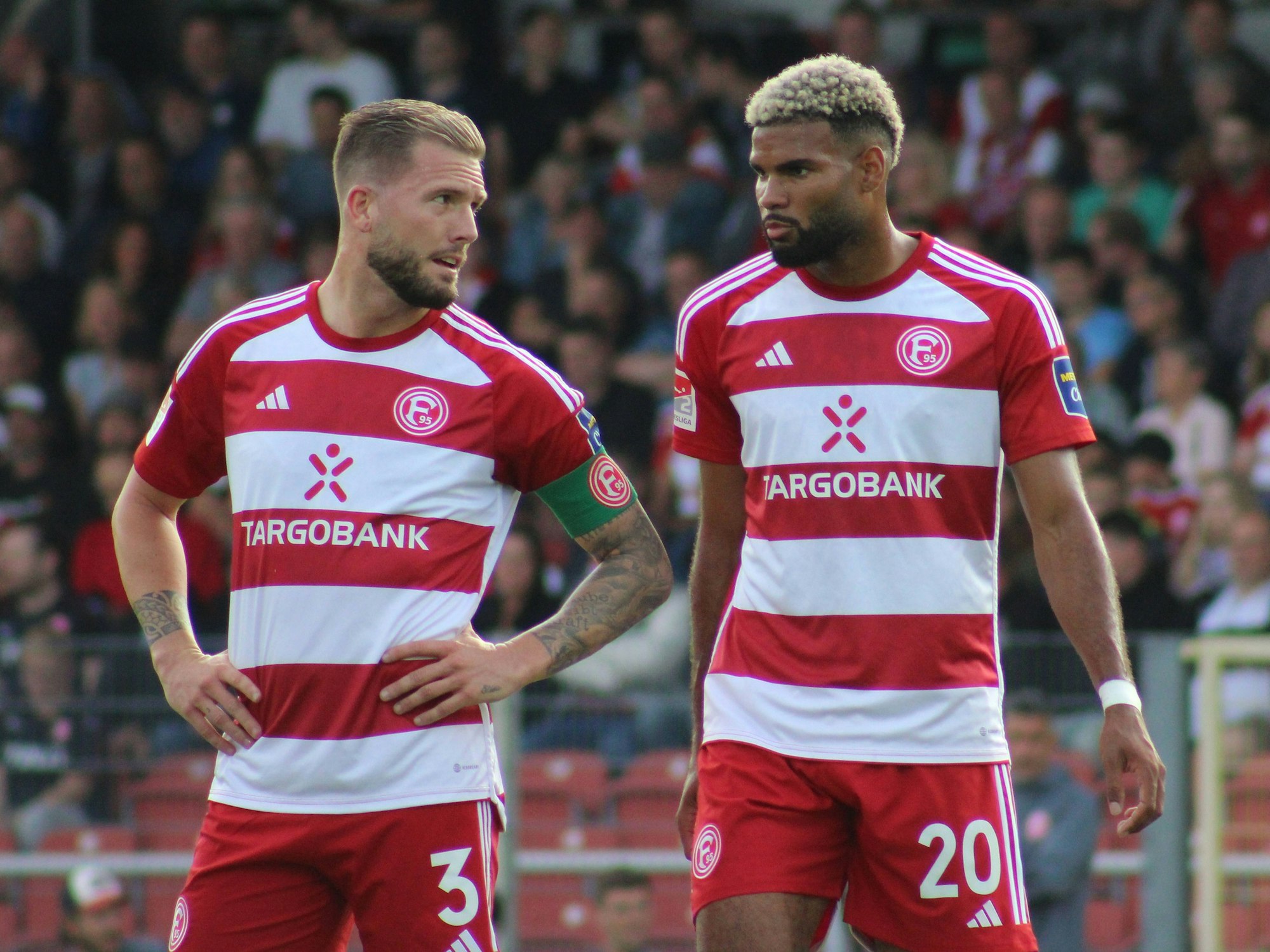 Jamil Siebert (r.) und Andre Hoffmann, hier am 21. Juli 2023 zusammen auf dem Platz.