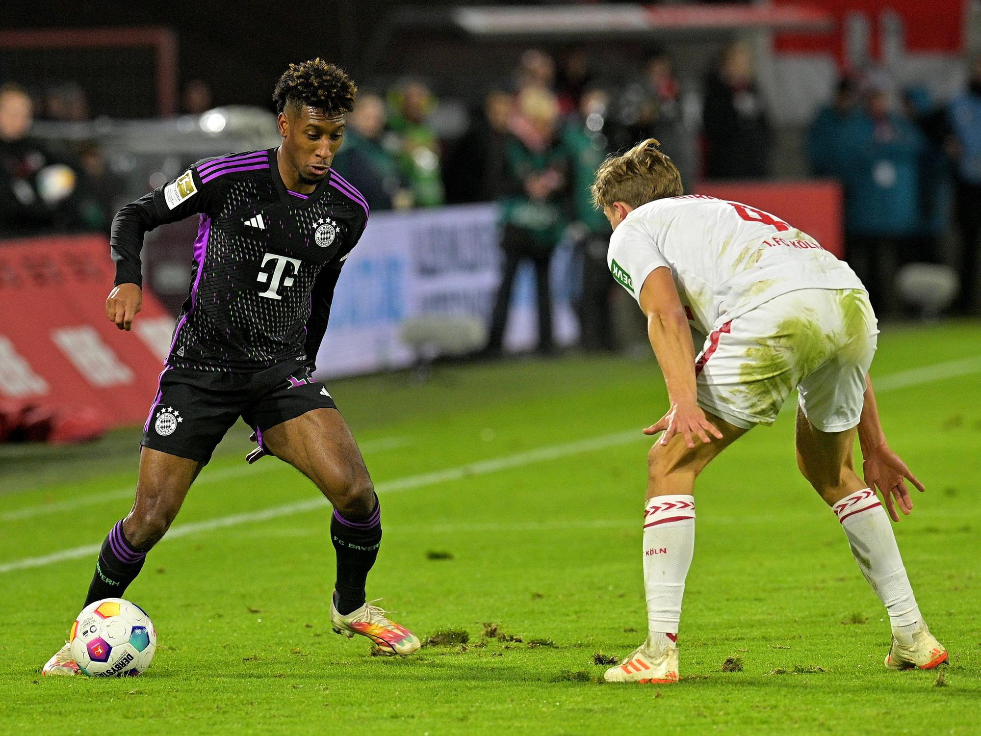 FC-Verteidiger Timo Hübers im Spiel gegen den FC Bayern München (24. November 2023) im Zweikampf mit Kingsley Coman.