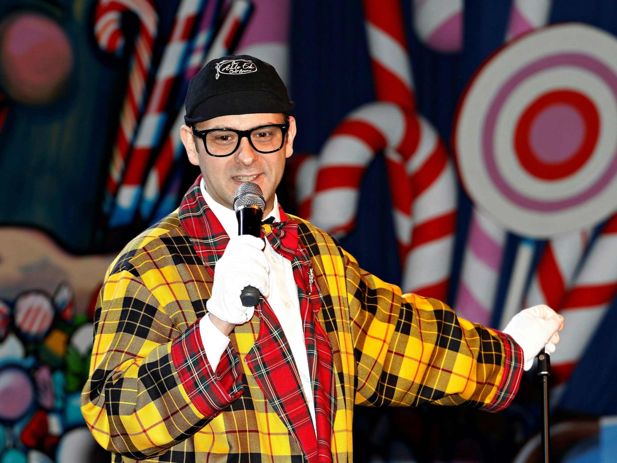 Dä Blötschkopp bei einem Auftritt auf der Bühne.