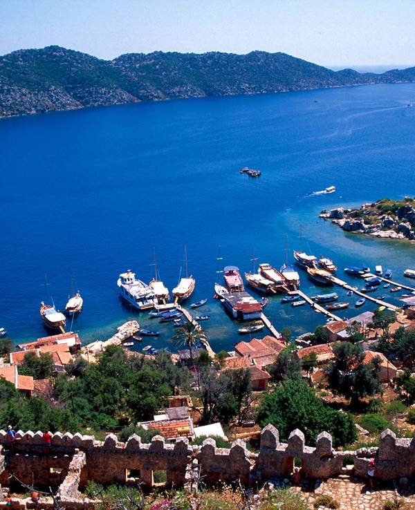 Die türkische Riviera rund um Antalya lockt nicht nur Badegäste an – wenige Kilometer entfernt lädt der Religionsgarten in Belek Gläubige zum Gottesdienst ein.