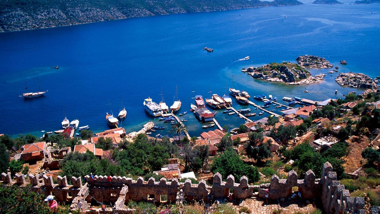 Die türkische Riviera rund um Antalya lockt nicht nur Badegäste an – wenige Kilometer entfernt lädt der Religionsgarten in Belek Gläubige zum Gottesdienst ein.