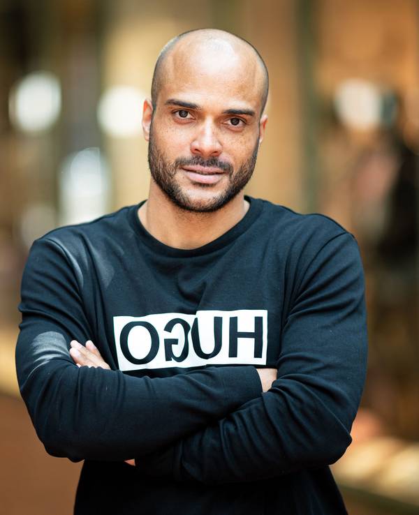 David Odonkor, ehemaliger deutscher Fußball-Nationalspieler, aufgenommen am Rande einer Benefizaktion im Einkaufszentrum Hanseviertel.