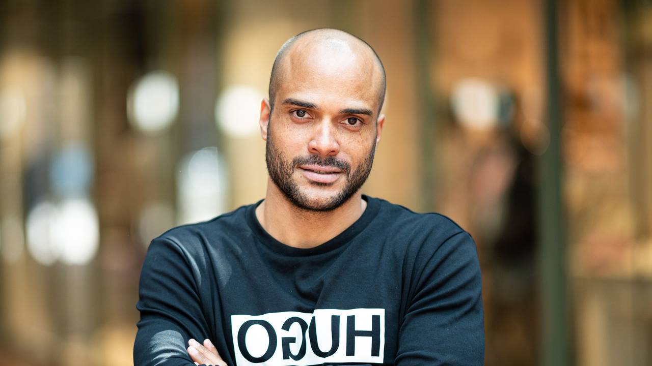 David Odonkor, ehemaliger deutscher Fußball-Nationalspieler, aufgenommen am Rande einer Benefizaktion im Einkaufszentrum Hanseviertel.