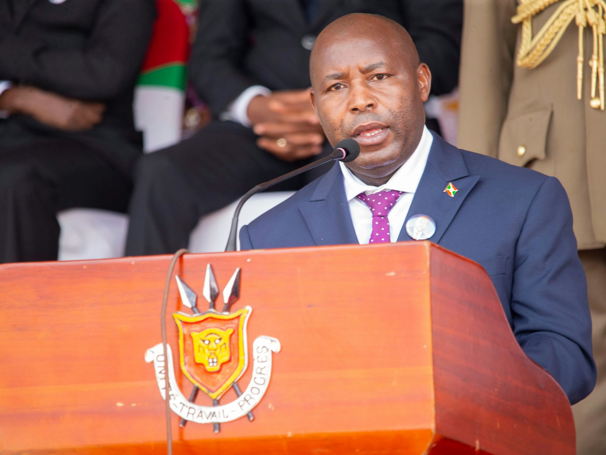 Evariste Ndayishimiye, neu vereidigter Präsident von Burundi, spricht im Juni 2020 beim Staatsbegräbnis von Burundis verstorbenem Präsidenten Pierre Nkurunziza. Nkurunziza ist am 8. Juni im Alter von 56 Jahren an einem Herzinfarkt gestorben.
