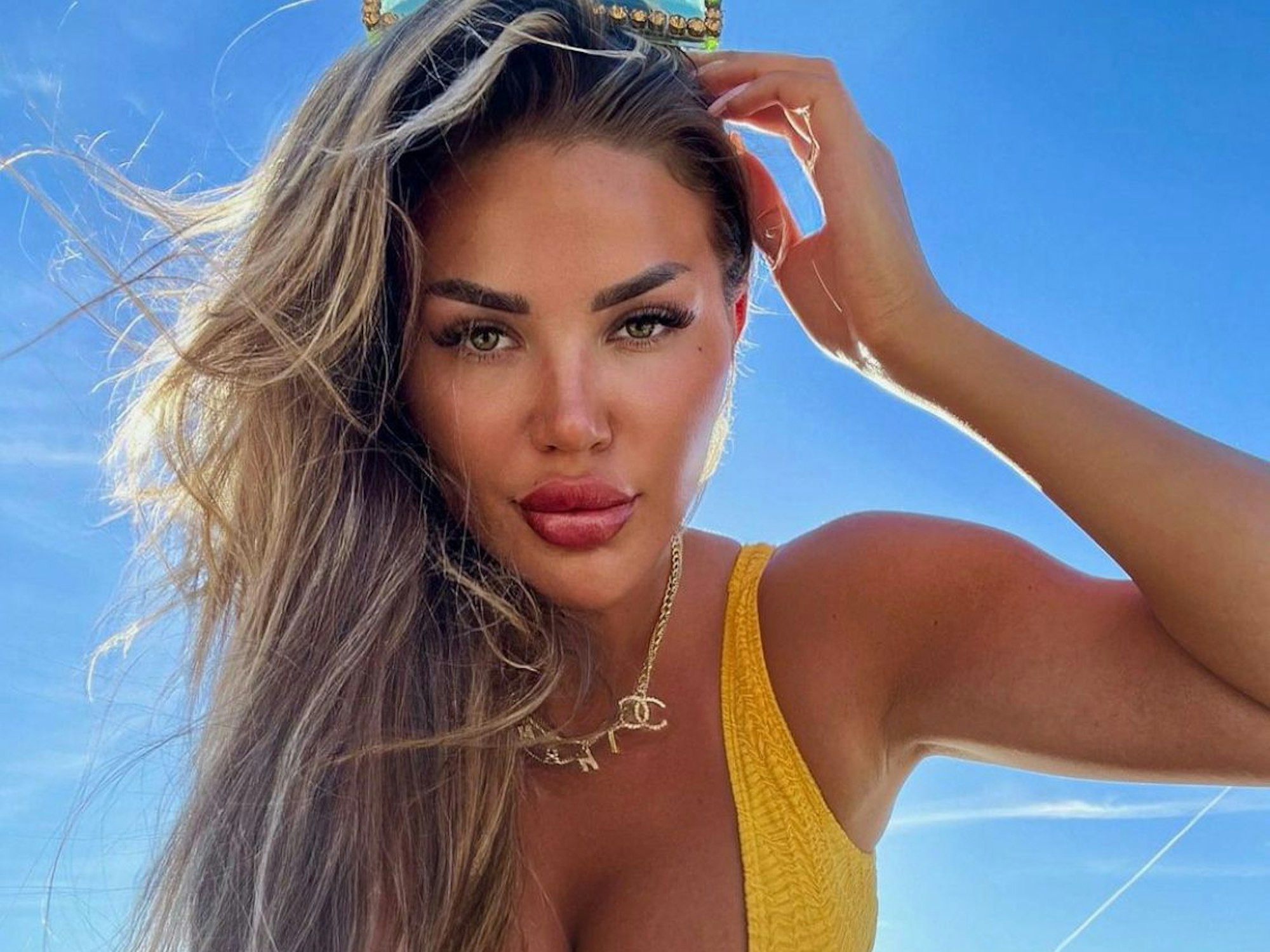 Das Instagram-Foto zeigt die ehemalige Dschungelcamperin Kim Virginia im Bikini.
