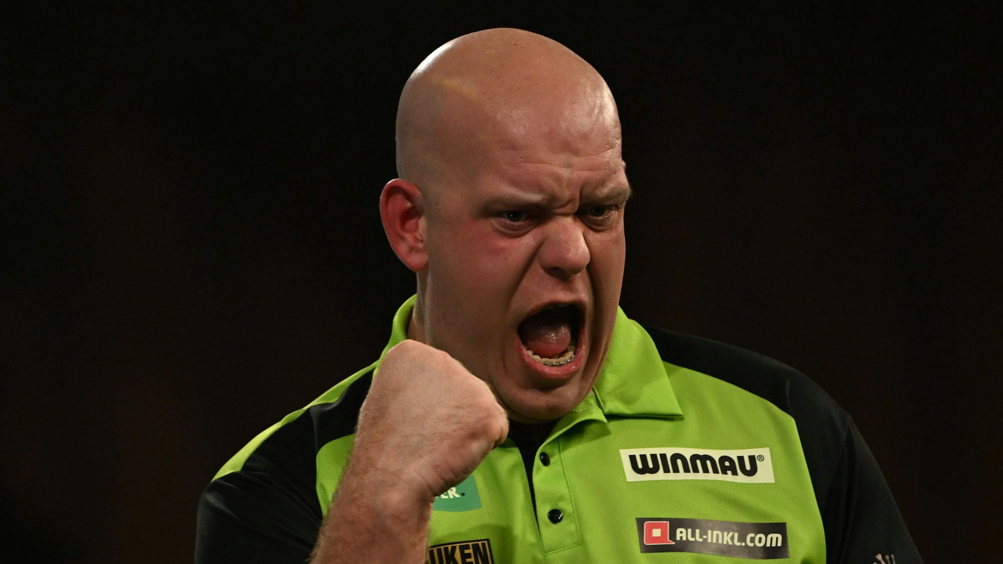 Michael van Gerwen jubelt über seinen Achtelfinal-Sieg bei der Darts-WM gegen Stephen Bunting.