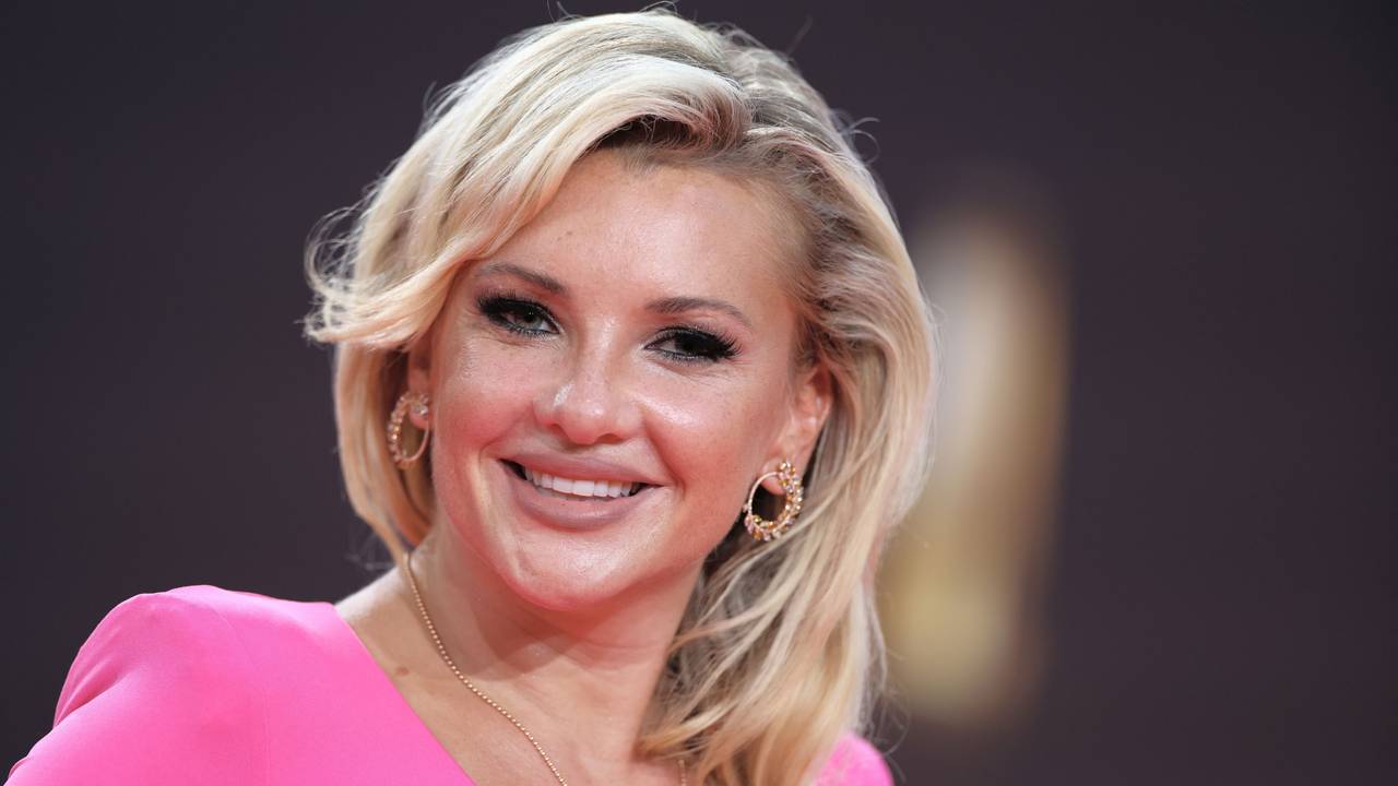 Evelyn Burdecki kommt zur Verleihung der Deutschen Fernsehpreise 2023 ins Coloneum, hier im September 2023 in Köln.