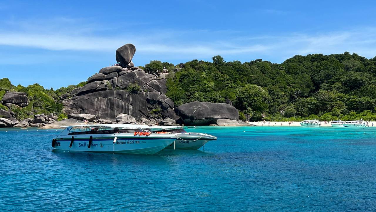 Die Similan Islands mit ihren markanten Granitformationen.