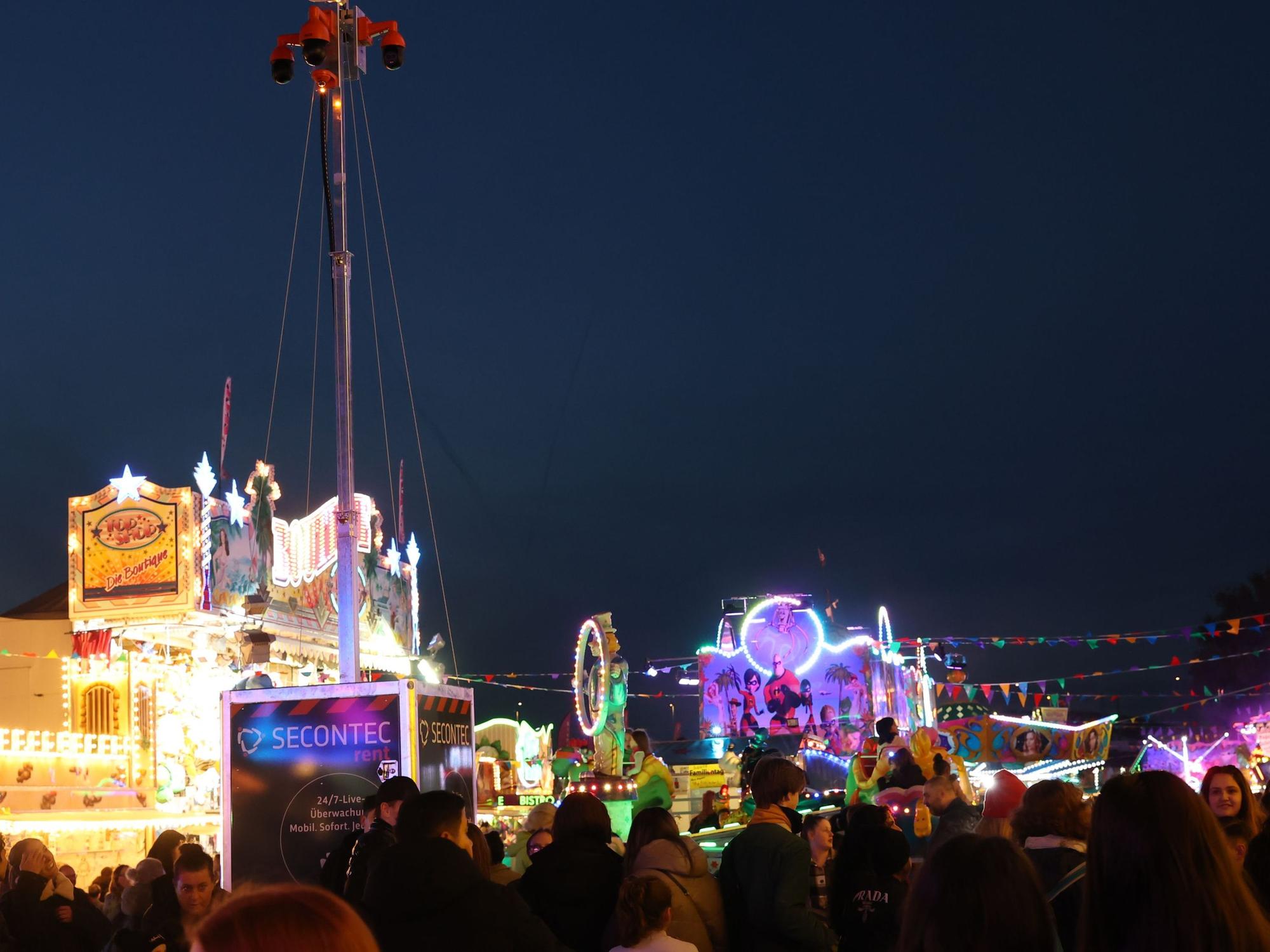 02.11.2022
Köln:
Große Reportage: So funktioniert die Deutzer Kirmes.
Kölner HerbstVolksfest
Überwachungskameras
Foto: Martina Goyert