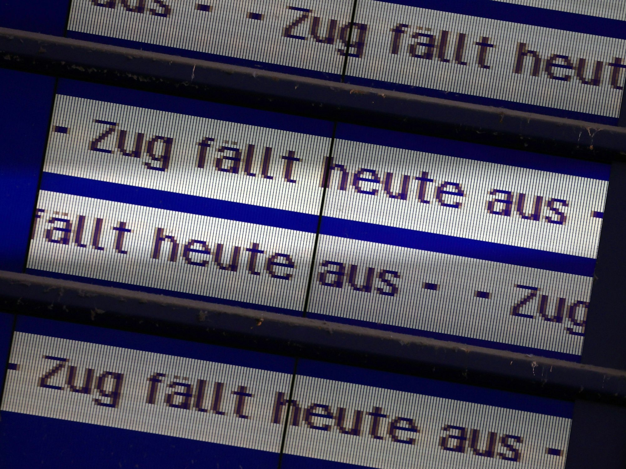 Zwei Wochen nach dem starken Wintereinbruch in Bayern gibt es noch Einschränkungen im Bahnverkehr.