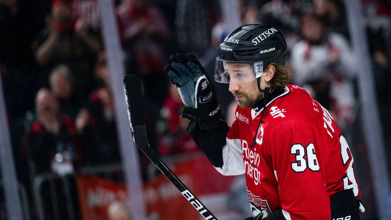 Kölns Andreas Thuresson bedankt sich nach der Partie bei den Fans.
