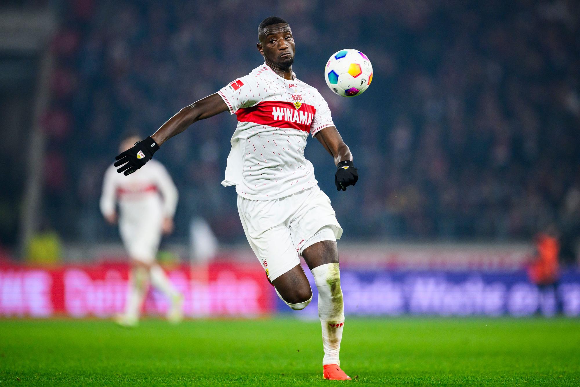 Serhou Guirassy am Ball.