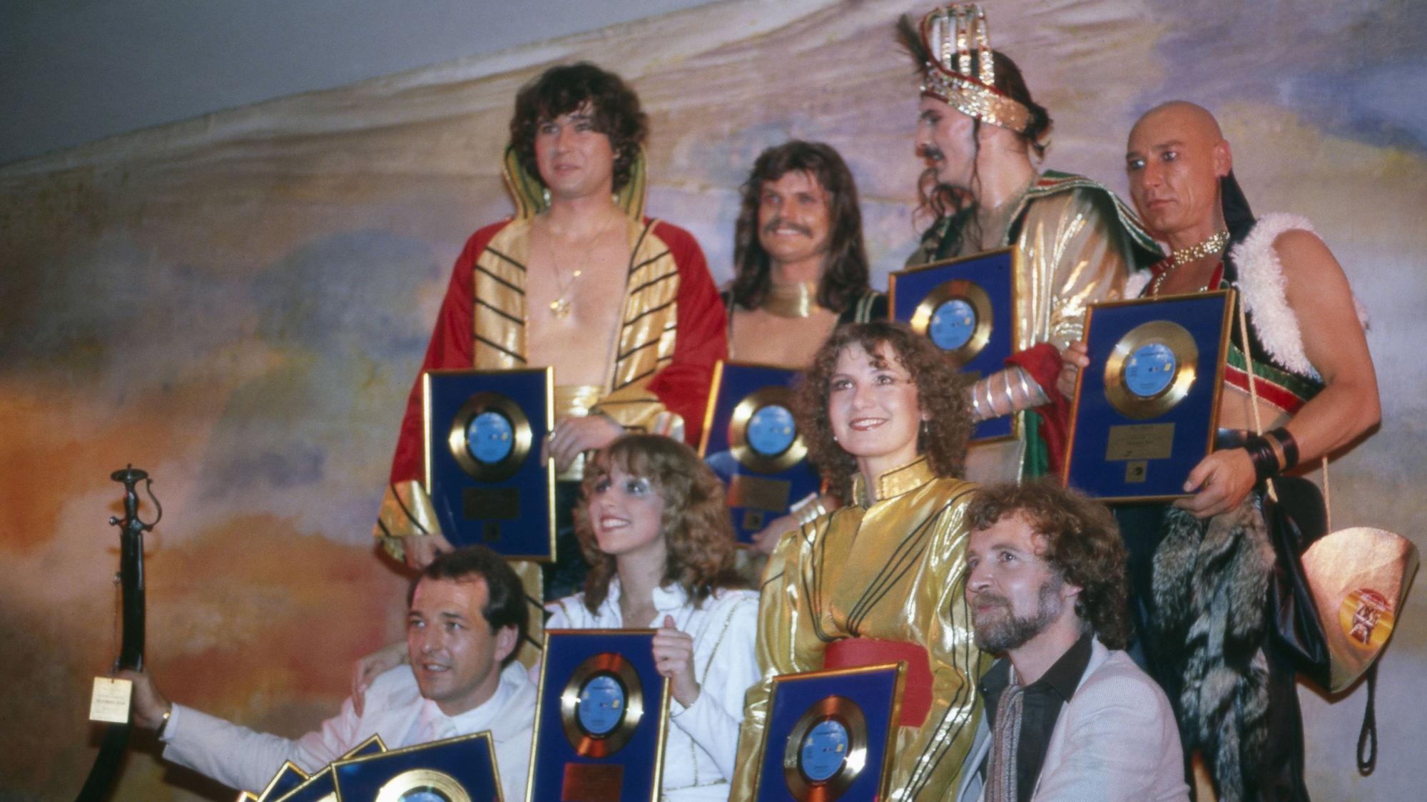 Die Musikgruppe Dschinghis Khan zusammen mit Produzent Ralph Siegel ganz links.