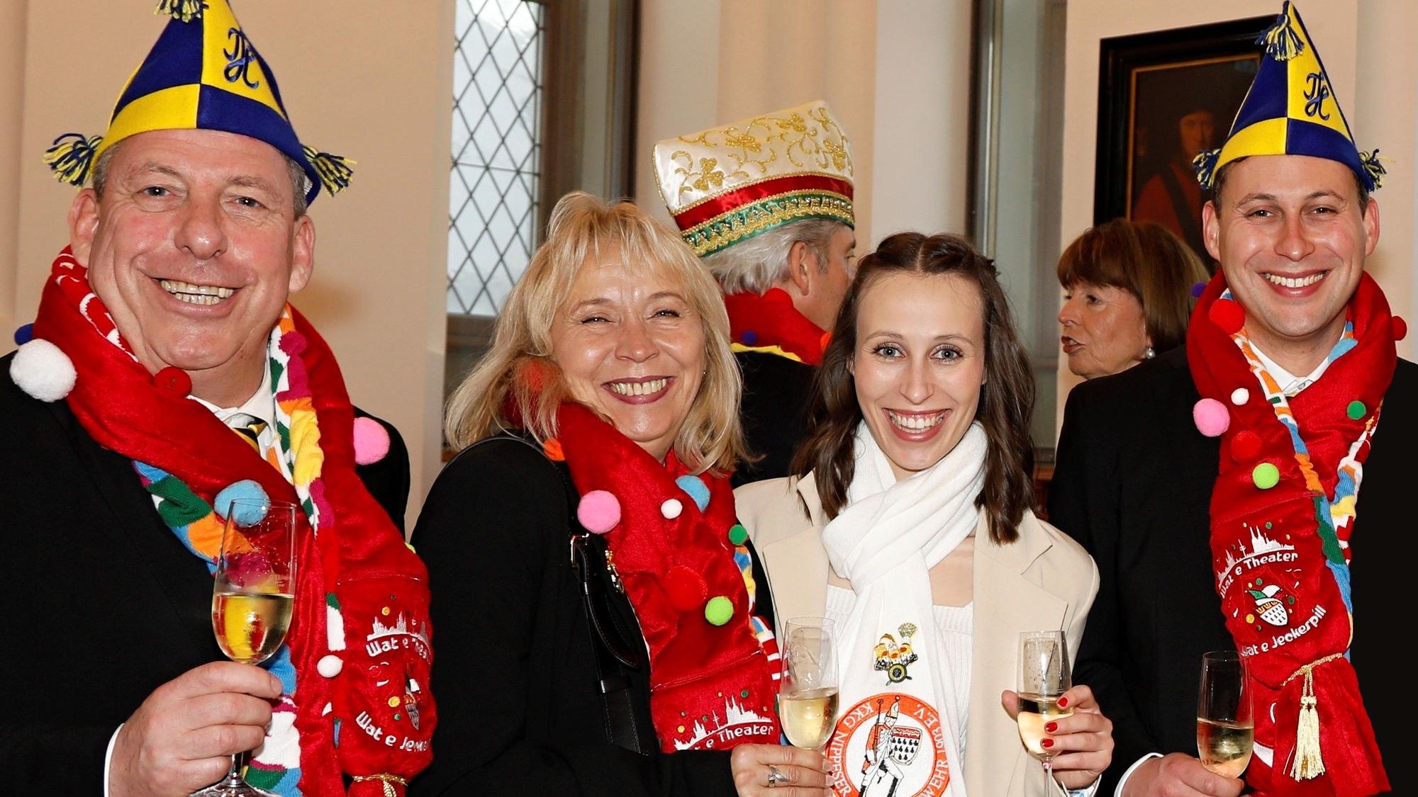 Prinz Sascha mit seiner Schwester und seinen Eltern.