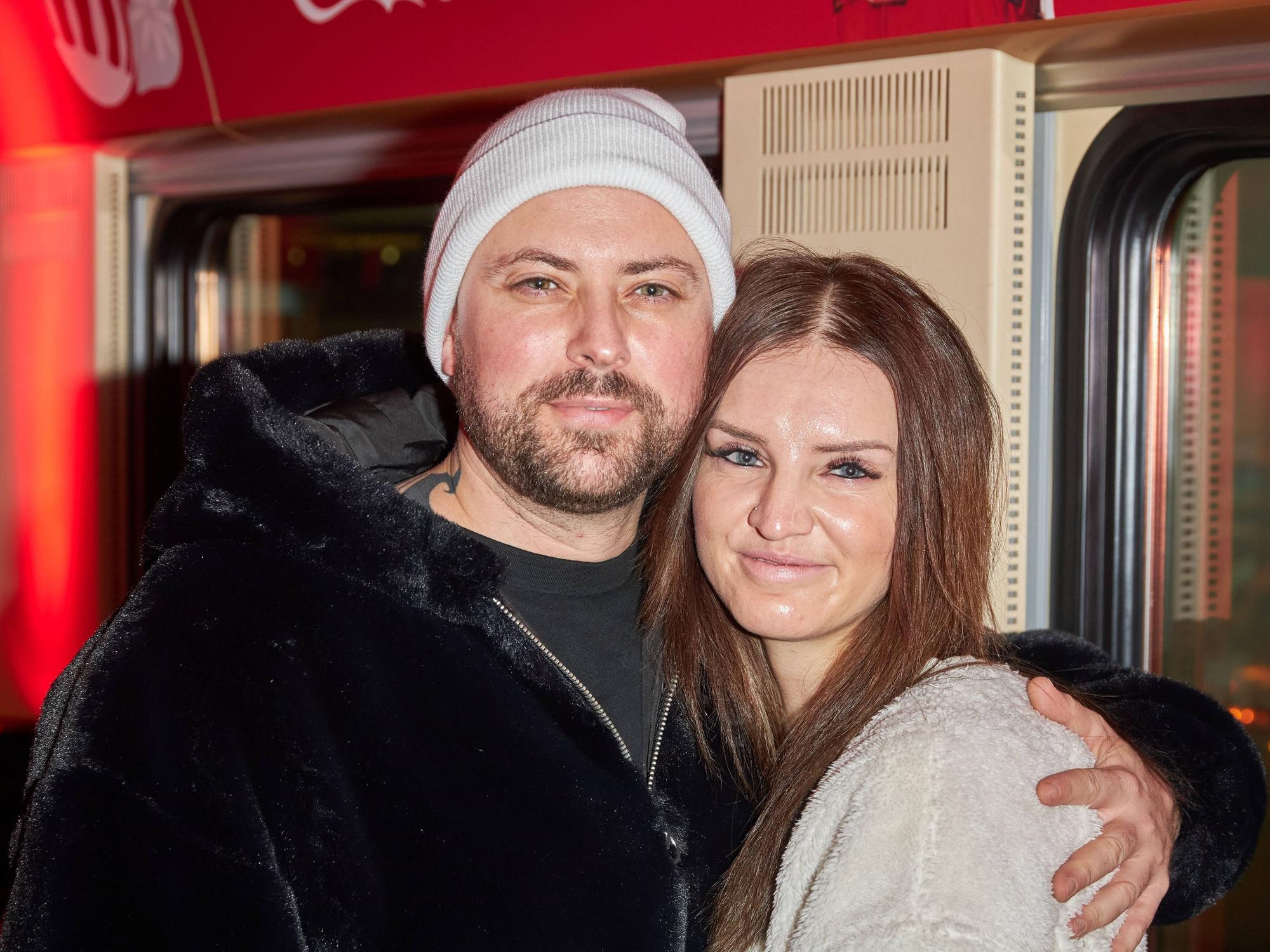 Felix von Jascheroff mit Freundin Sofie Winterberg am 22. Dezember 2023.