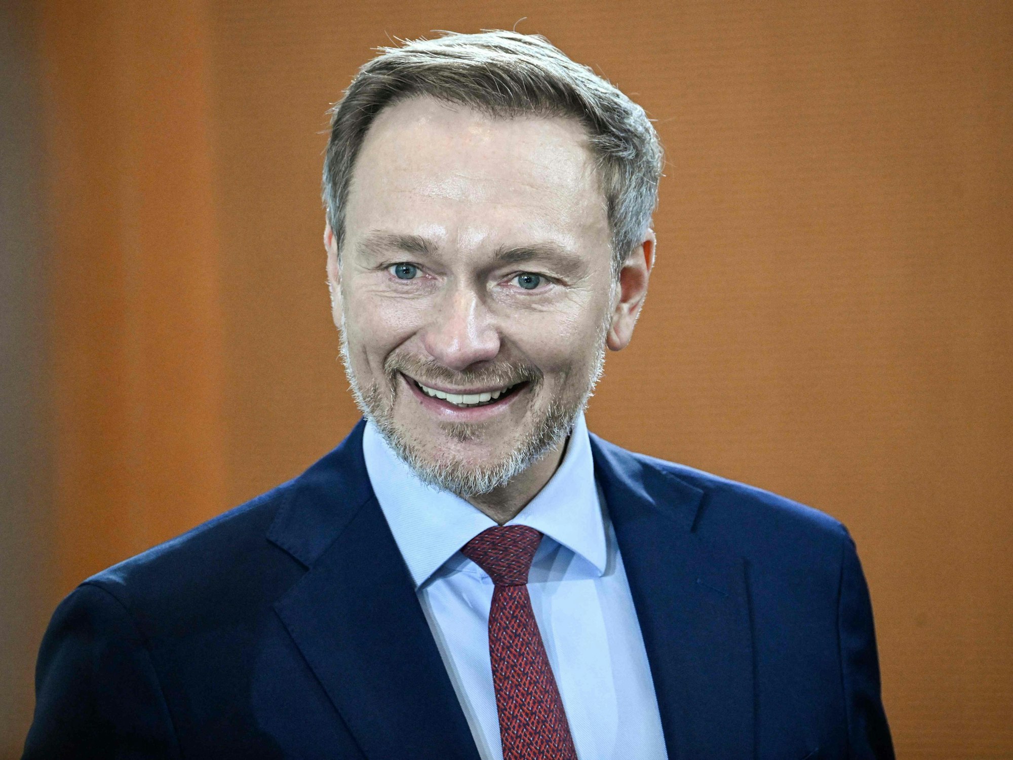 Finanzminister Christian Lindner (FDP) während der Kabinettssitzung am 13. Dezember: Die meisten Steuerzahlerinnen und -zahler werden 2024 höher belastet als 2023.