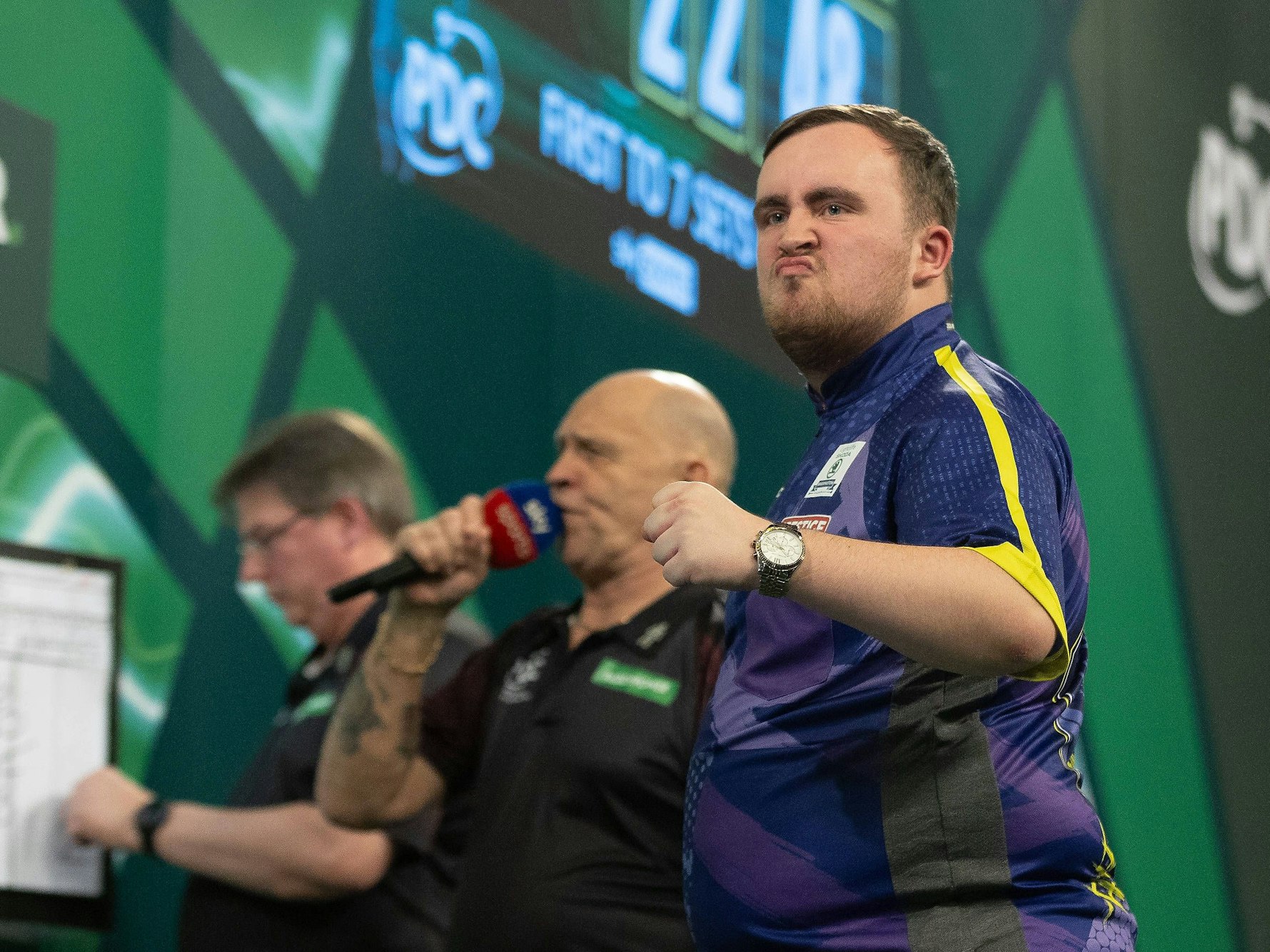 Vize-Weltmeister Luke Littler während des Finales am 3. Januar 2024 gegen Luke Humphries in London.