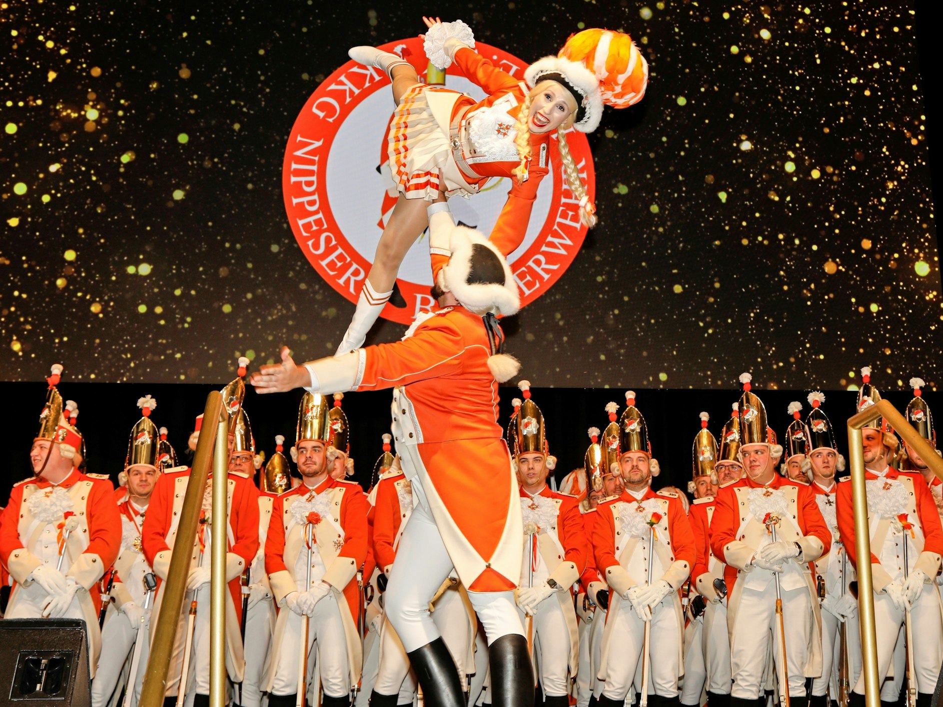 Svenja Klupsch mit Tanzoffizier Niklas Wilske.