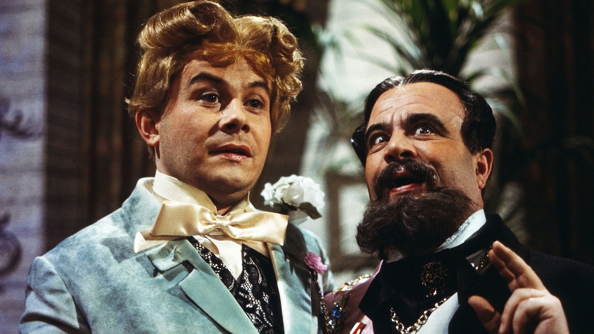 Wolfgang Anheisser (l.), hier 1964 im Fernsehfilm „Die Bassgeige“.