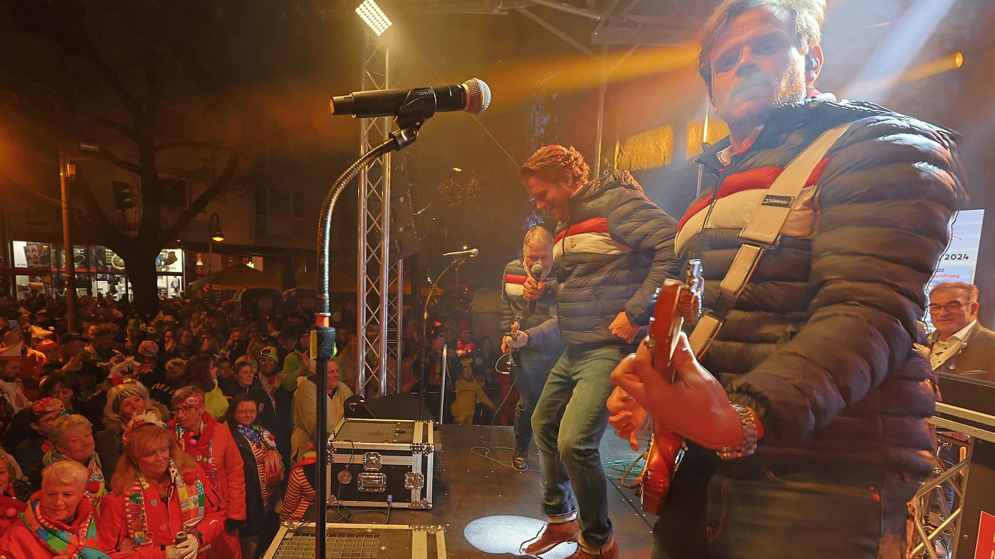 Die Rabaue bei einem Auftritt.