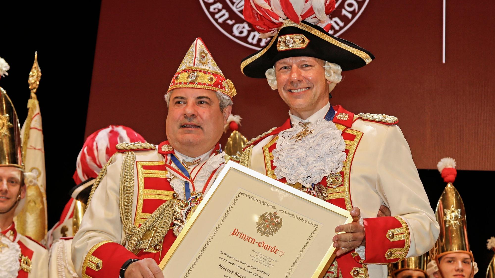 Präsident Dino Massi mit Marcus Gottschalk.