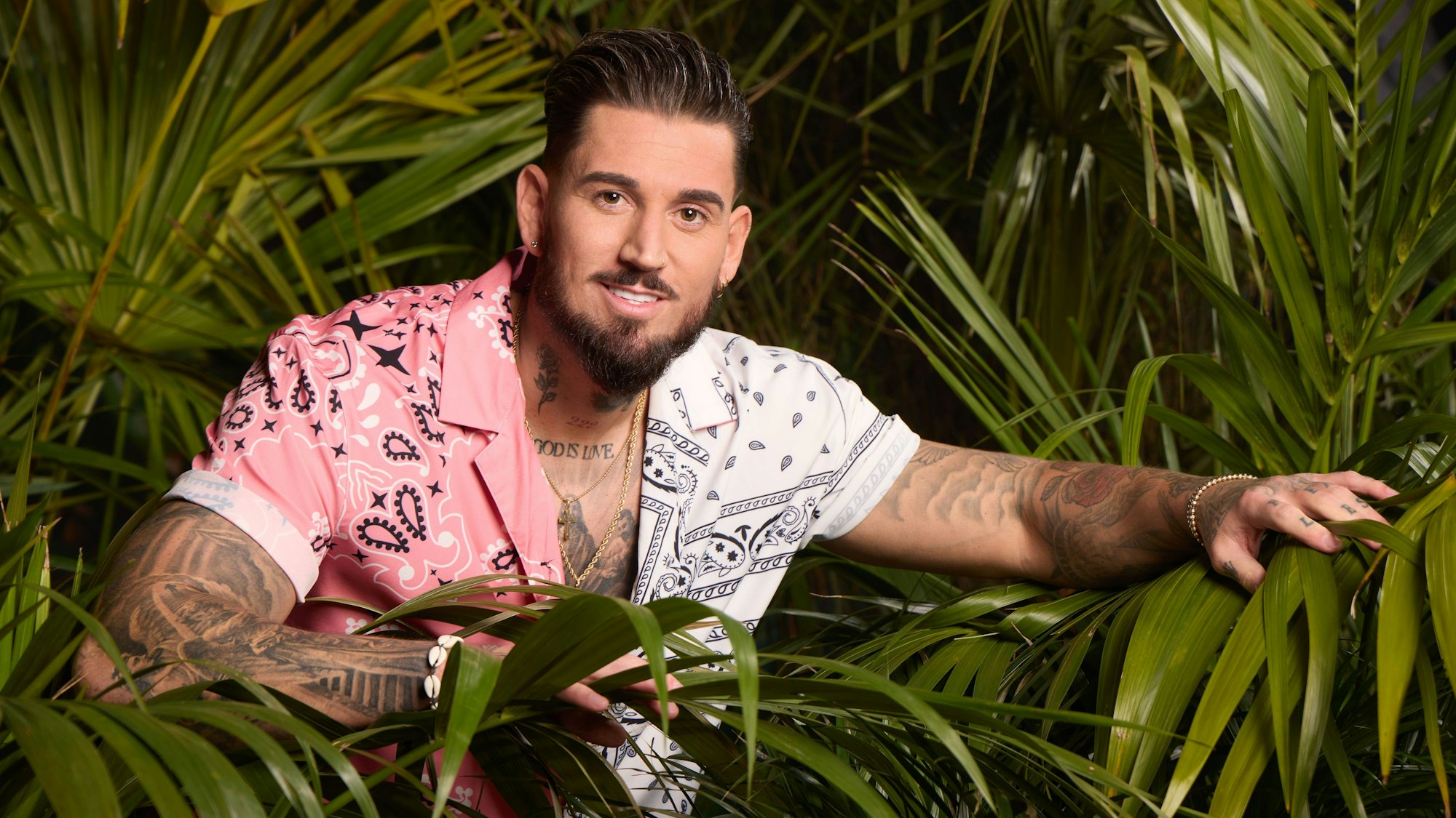 Das Foto zeigt Mike Heiter in einem Busch.