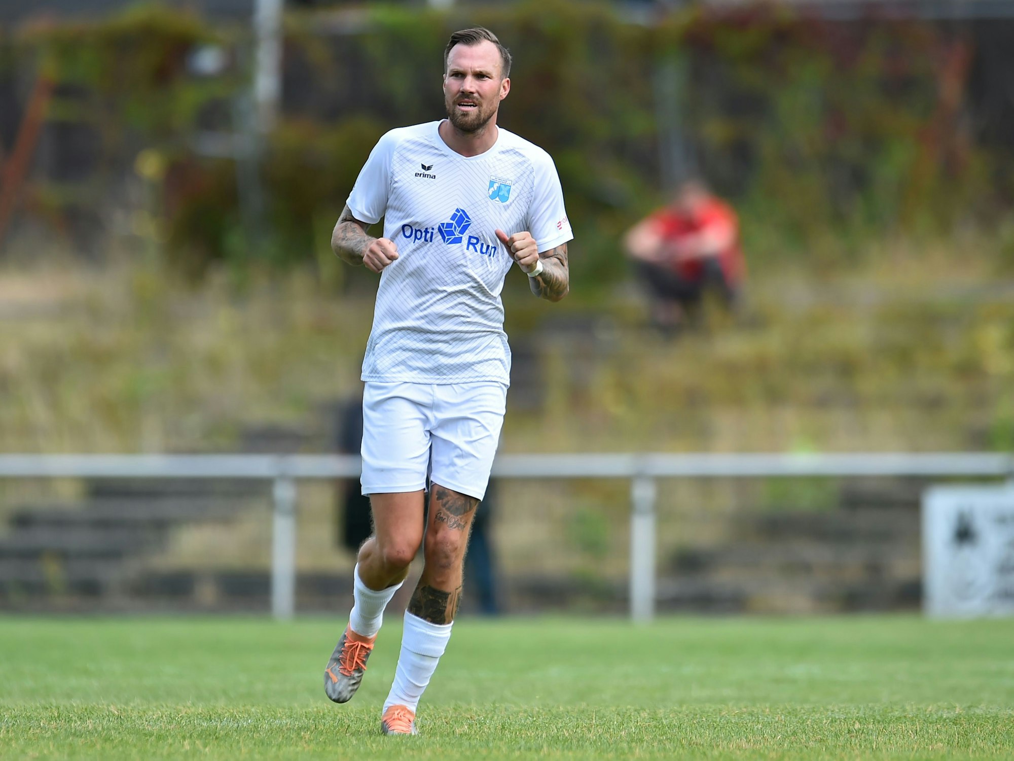 Kevin Großkreutz steht für den SV Wacker Obercastrop auf dem Fußballplatz