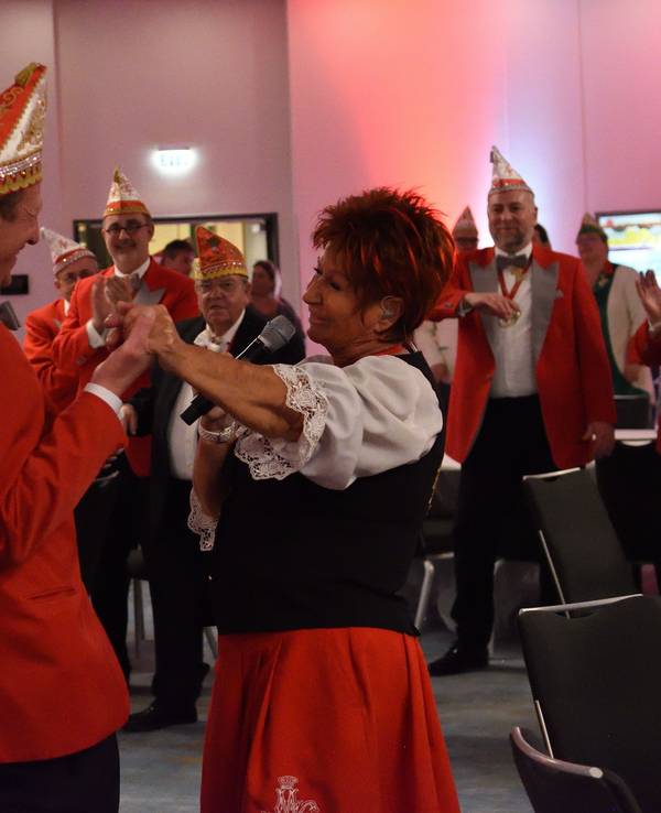 Dreikünnige Appell der KG Alt-Köllen mit Marita Köllner.