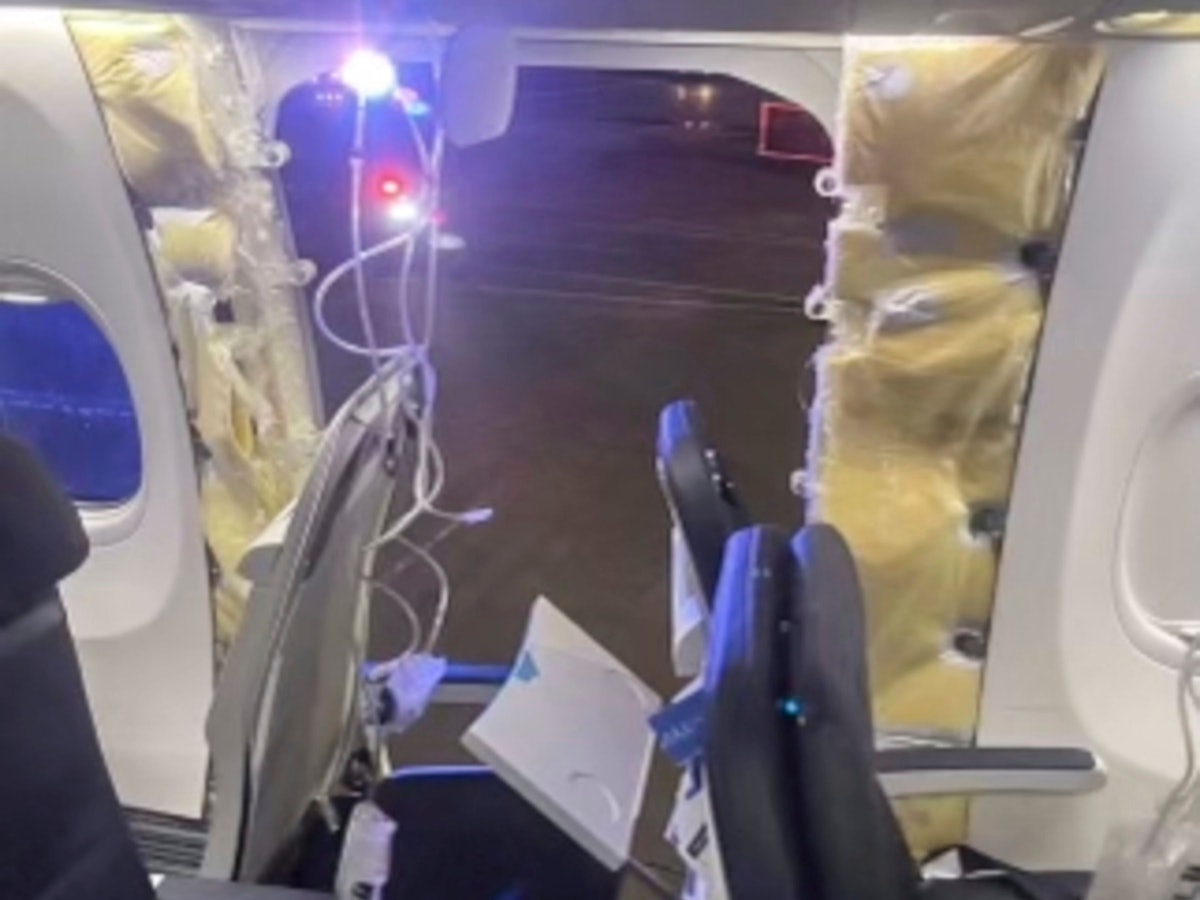 Dieses Foto zeigt den beschädigten Teil einer Alaska Airlines Boeing 737 Max 9.