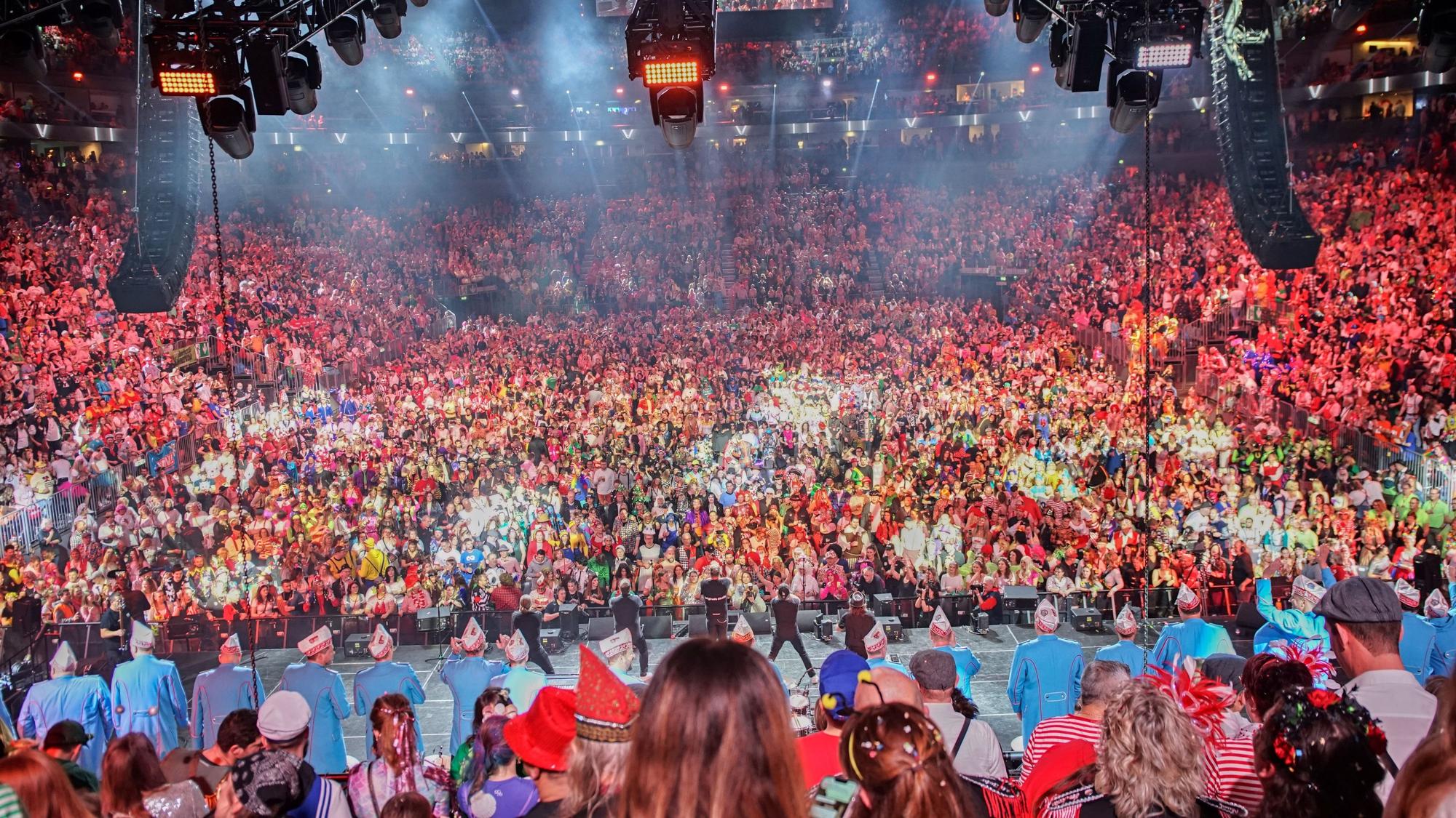 Blick in die volle Lanxess-Arena.
