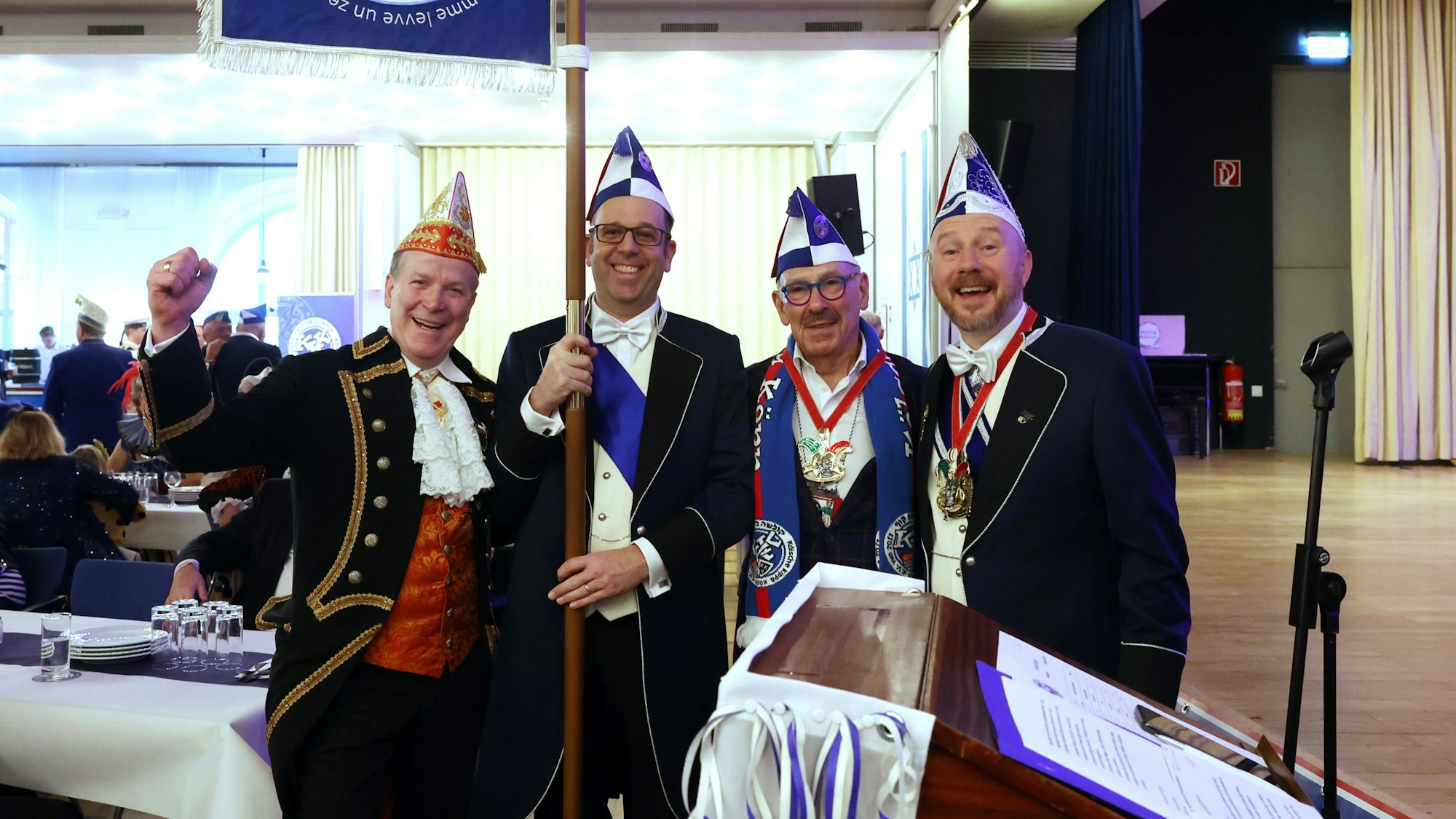 Präsentation der neuen Flagge der Kölschen Kippa Köpp.