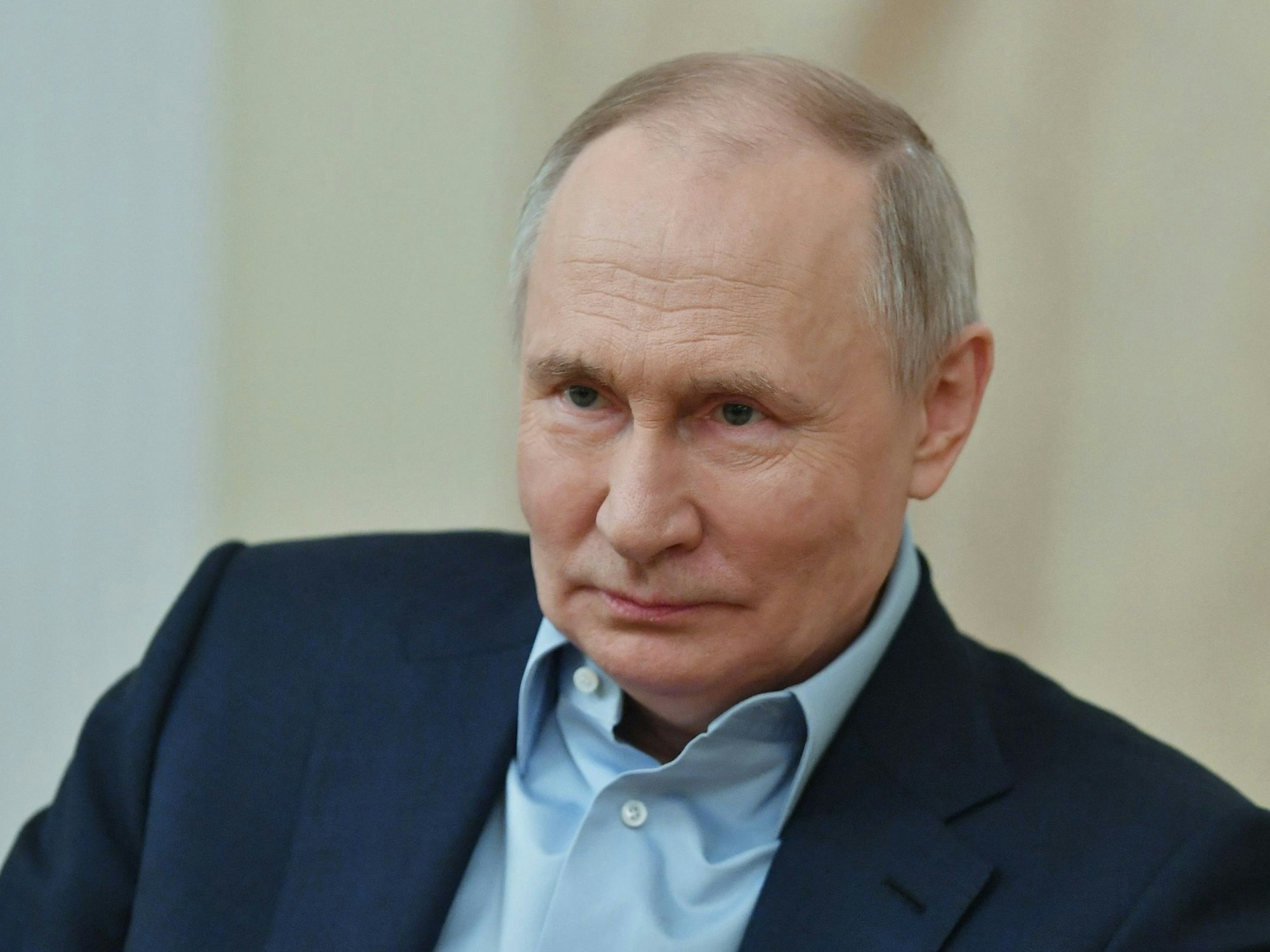 Russlands Präsident Wladimir Putin trifft am 6. Januar Familien gefallener Soldaten in seiner Residenz in Nowo-Ogarjowo außerhalb Moskaus.