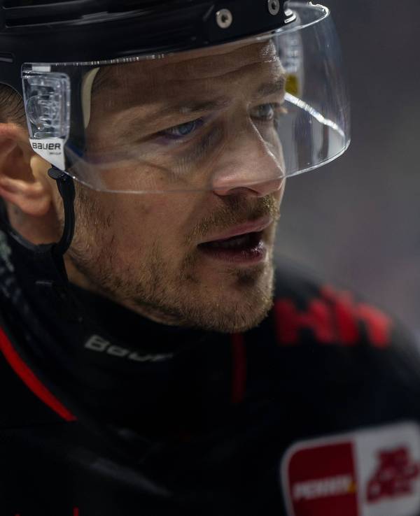 Eishockey-Profi Moritz Müller (Kölner Haie) in Aktion.