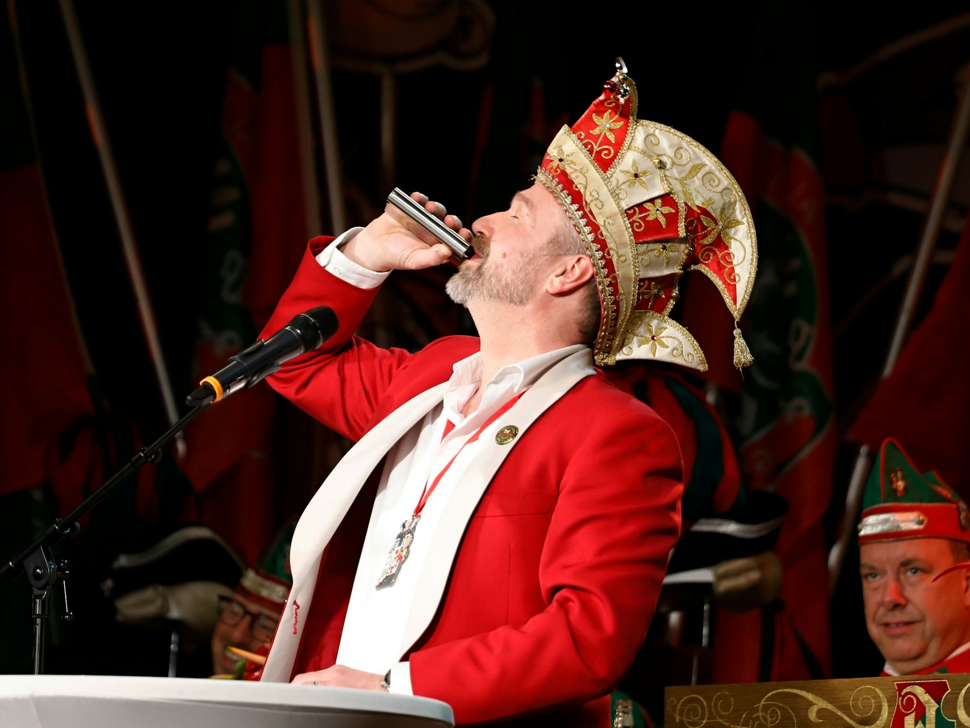 Volker Weininger als Sitzungspräsident.