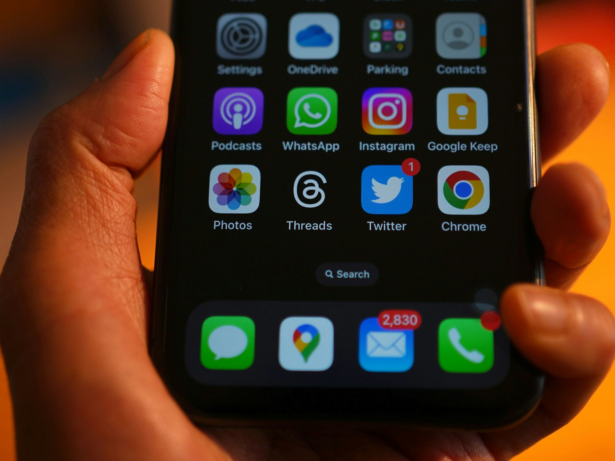 Ein Apple iPhone-Bildschirm zeigt die Threads-App.